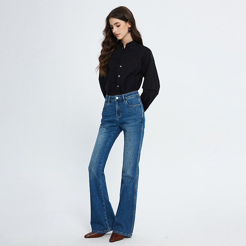Woman wearing fashionable stretch skinny high waist blue jeans with medium elastic in cotton fabric